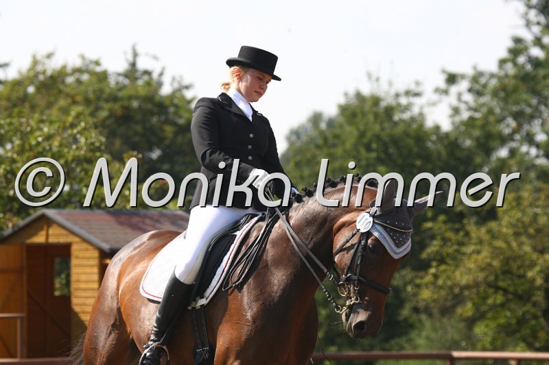 009M0049_Rika_Dressur L.JPG